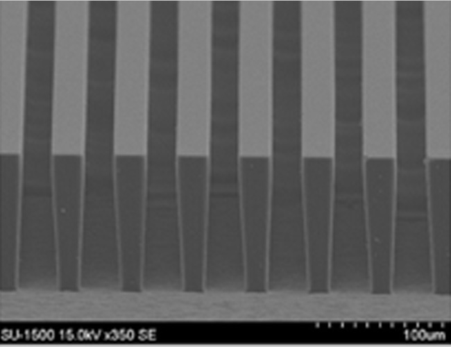高アスペクトを実現したエッチング