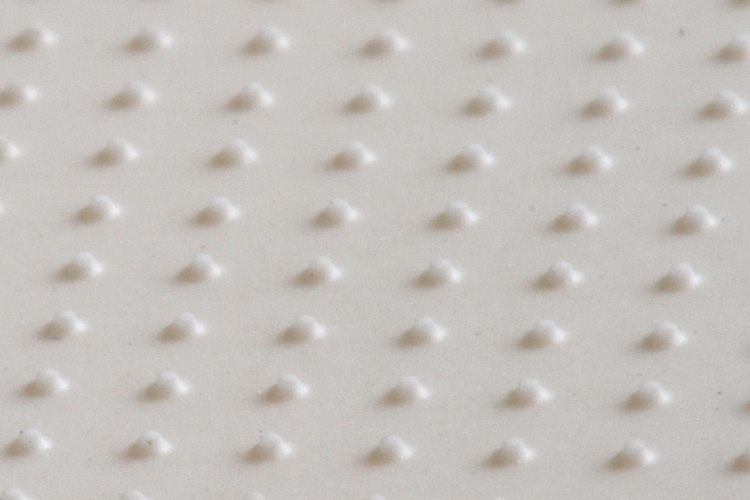 セラミックスのエンボス加工